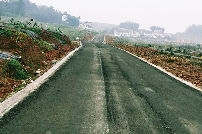 吐鲁番牟坪镇公路建设